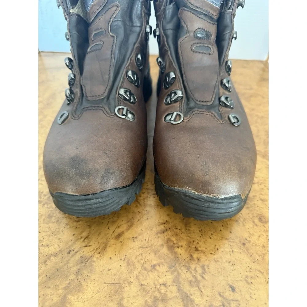 VASQUE 7134 Men's Hiking Boots Brown Leather Vibram Soles Size 10 USA